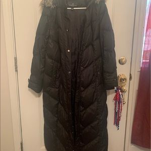 Very warm ankle length winter coat. Only worn 2 months. Perfect condition!